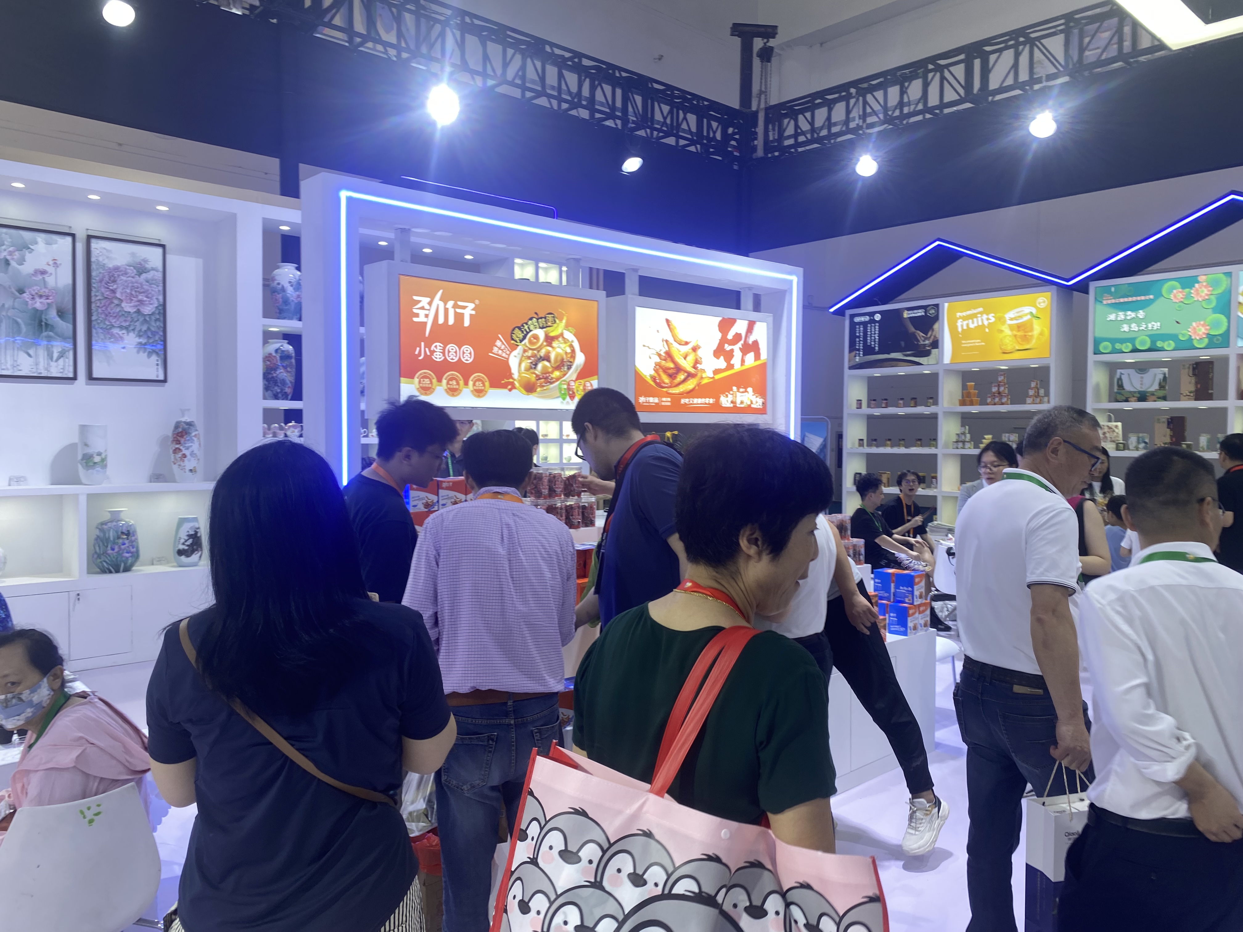 http://m.jncgjz.cn/finance/hongguanjingji/2024-04-15/A1713112652246.html